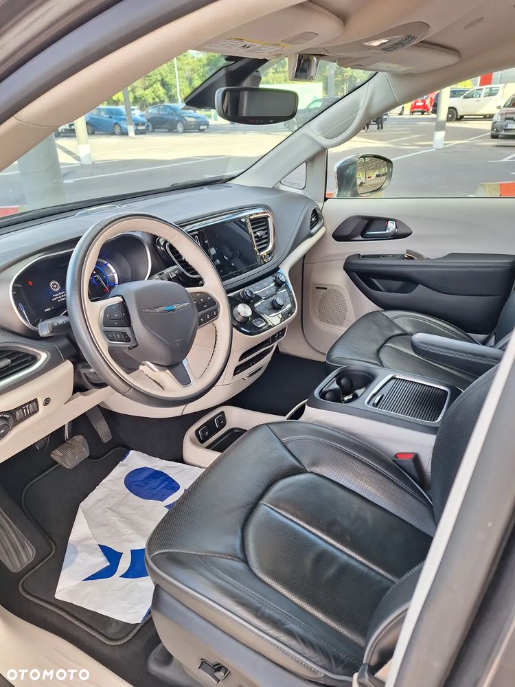Chrysler Pacifica - 4