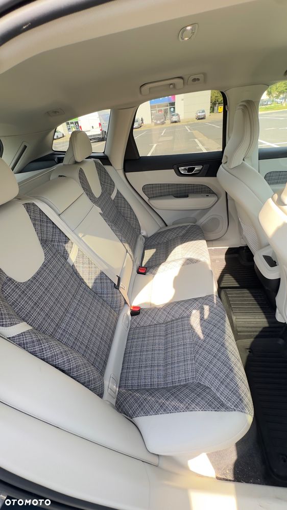 Volvo XC 60 D4 Momentum Pro - 12