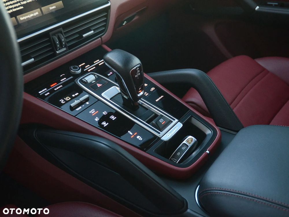 Porsche Cayenne - 26