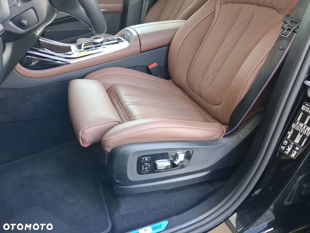 BMW X7 xDrive40d mHEV Individual Edition sport - 14