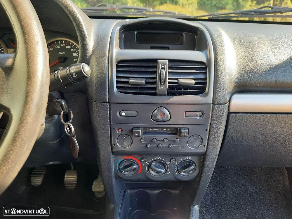 Renault Clio 1.2 16V Confort Privilège - 9