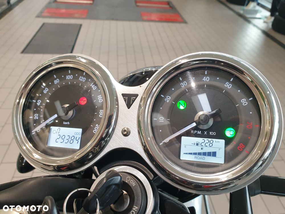 Triumph Bonneville - 28