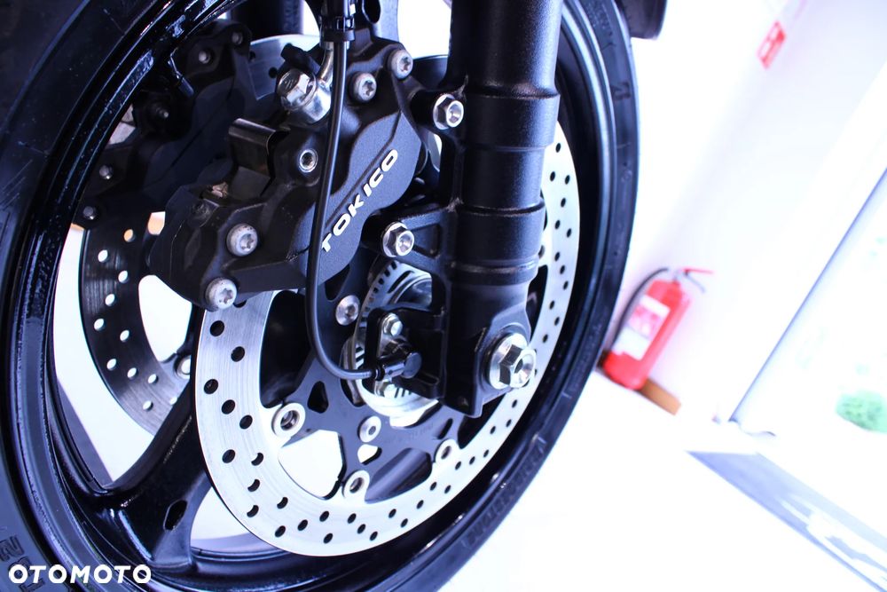 Suzuki GSX - 23