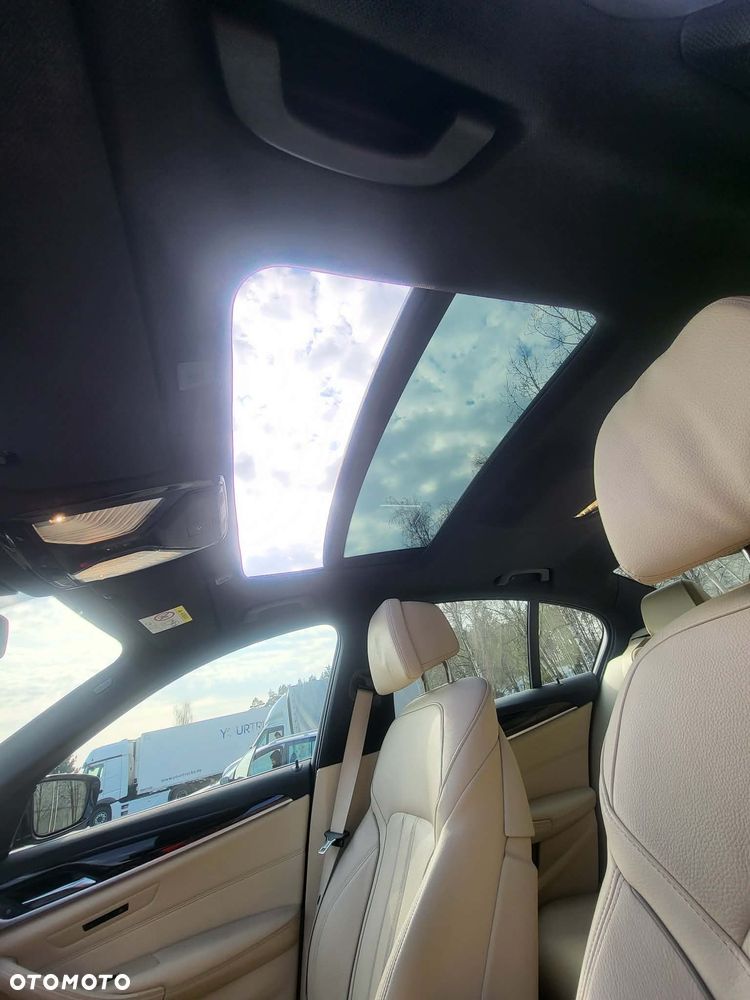 BMW Seria 5 530e iPerformance xDrive - 23