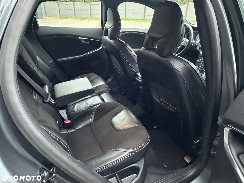 Volvo V40 D2 R Design - 35
