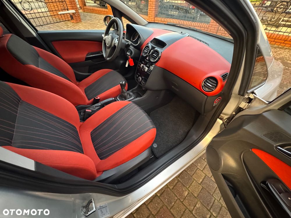 Opel Corsa 1.2 16V Cosmo - 22