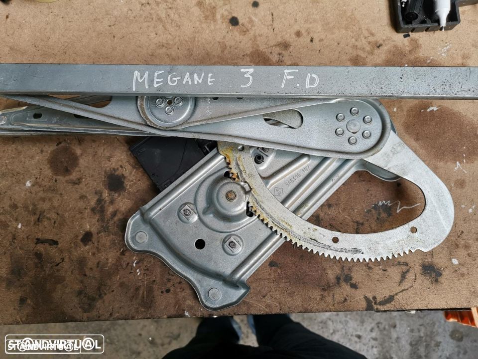 RENAULT MEGANE III ELEVADOR FRENTE DIREITO / ESQUERDO - 2