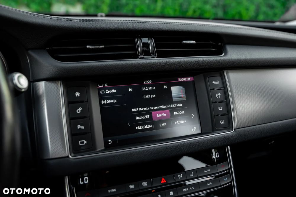 Jaguar XF 20d Prestige - 35