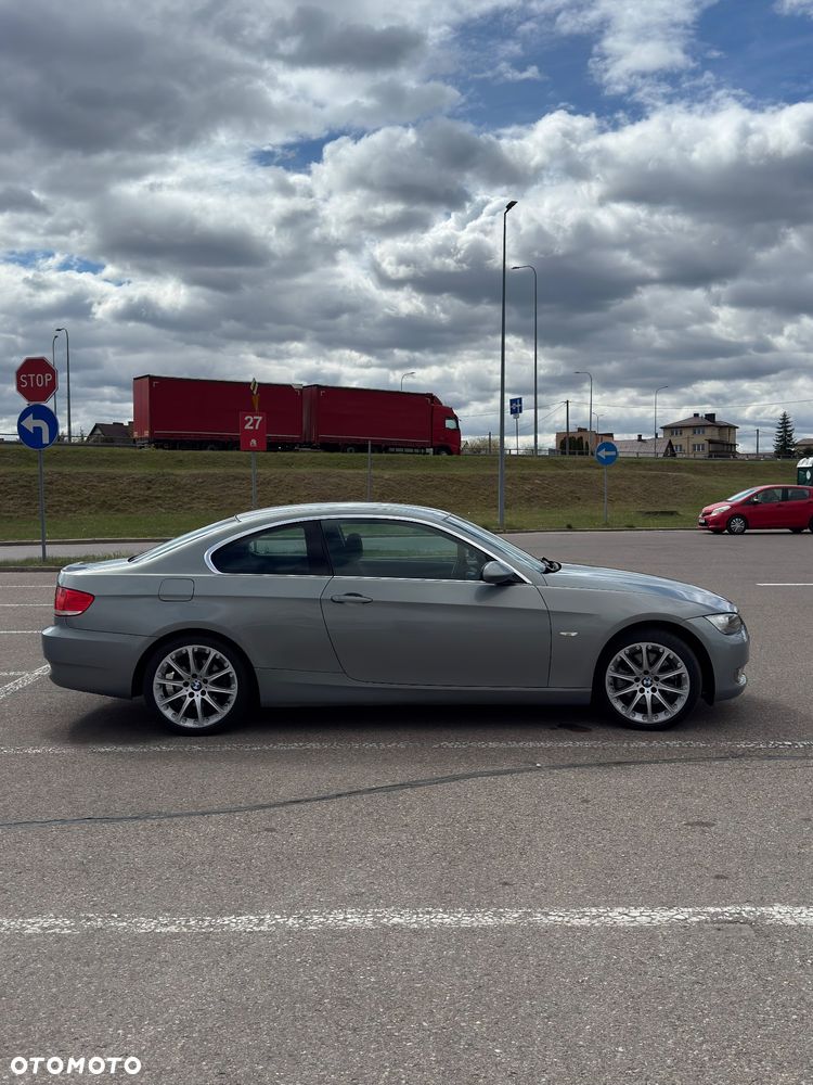 BMW Seria 3 325i - 4