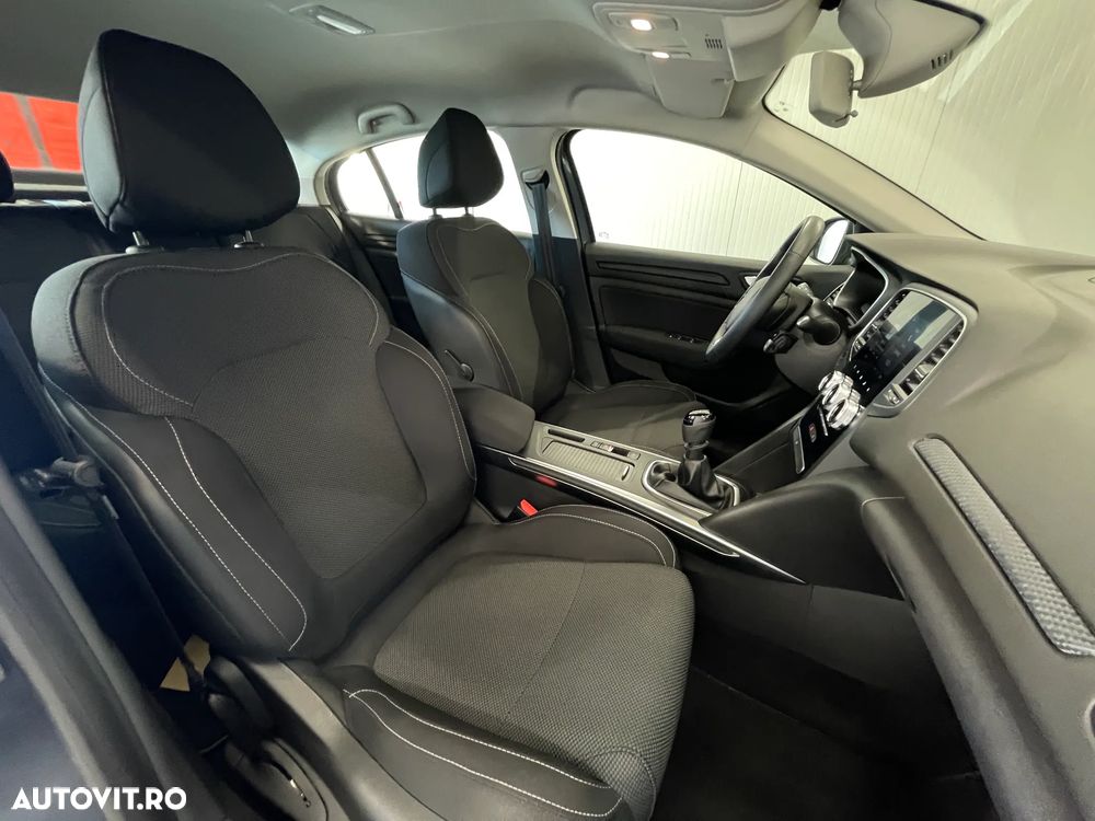 Renault Megane TCe 140 GPF Equilibre - 11