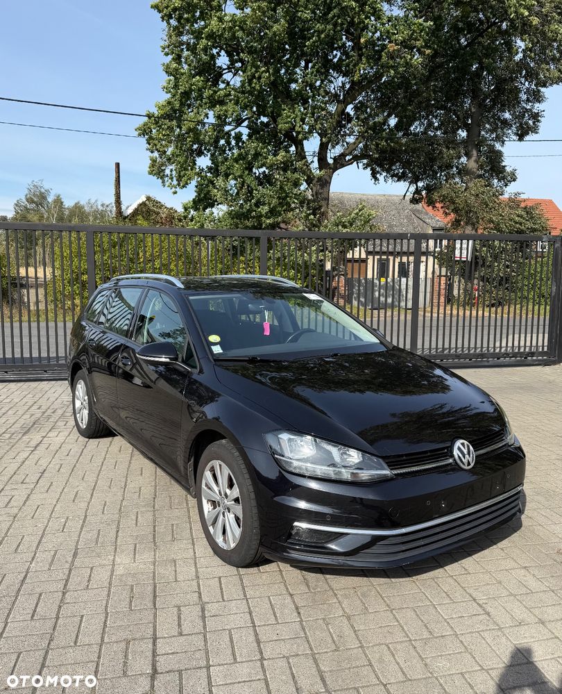 Volkswagen Golf - 1