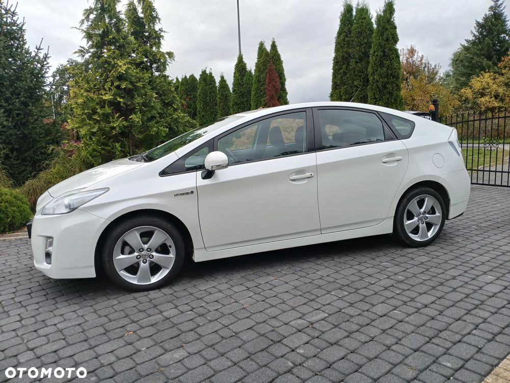 Toyota Prius (Hybrid) Executive - 4