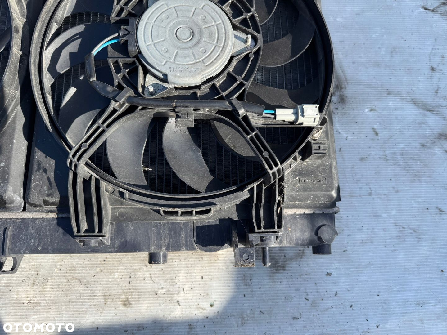 CHŁODNICA WODY Z WENTYLATOREM SUBARU LEGACY 110531 - 10