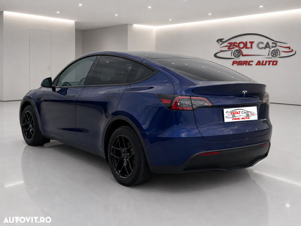 Tesla Model Y - 4