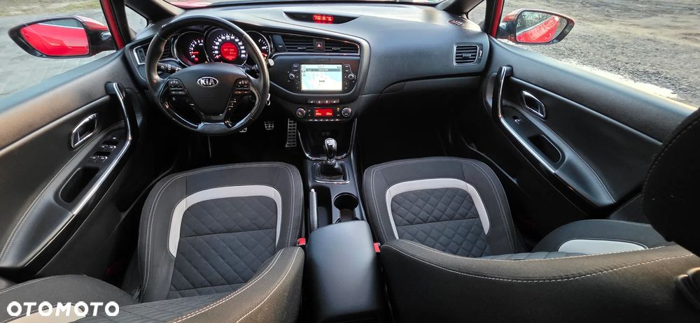 Kia Ceed 1.6 CRDi 136 ISG GT Line - 16