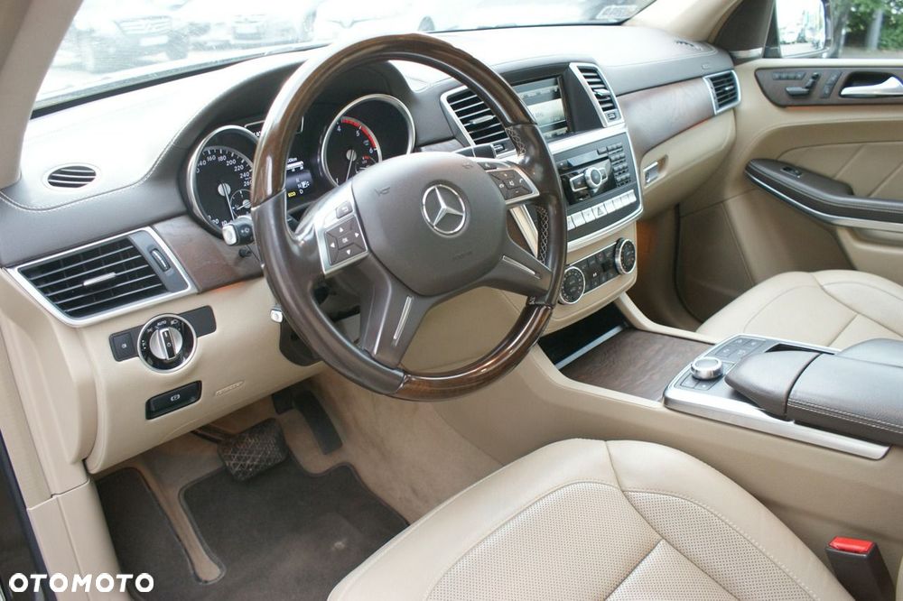 Mercedes-Benz GL - 11