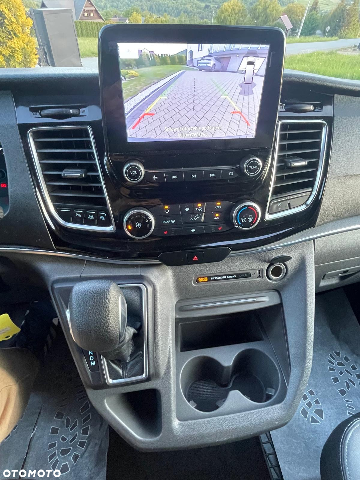 Ford Tourneo Custom 320 L2H1 VA Autm Titanium X - 29