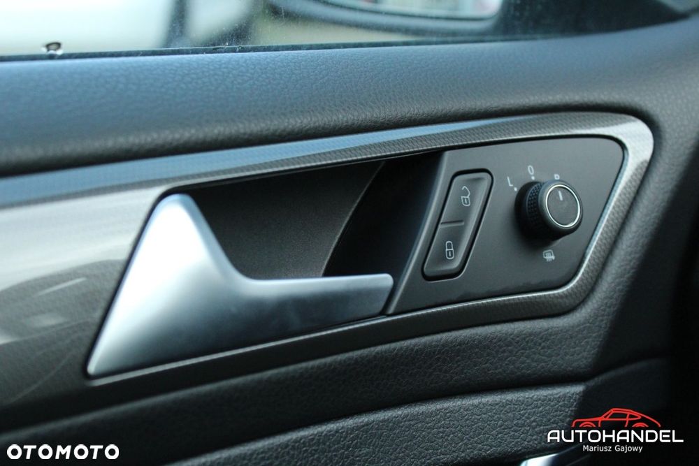 Volkswagen Golf - 18