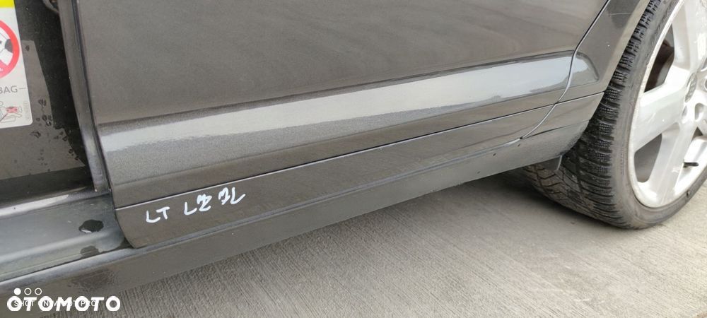 LISTWA DRZWI LEWY TYŁ AUDI A3 8P LIFT 5D LZ7L - 2