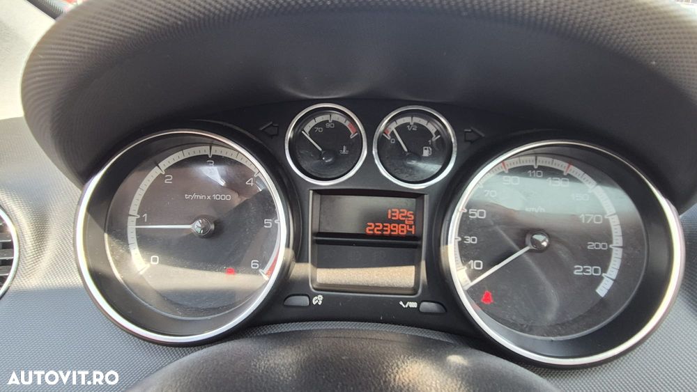 Peugeot 308 HDi FAP 110 Family - 16