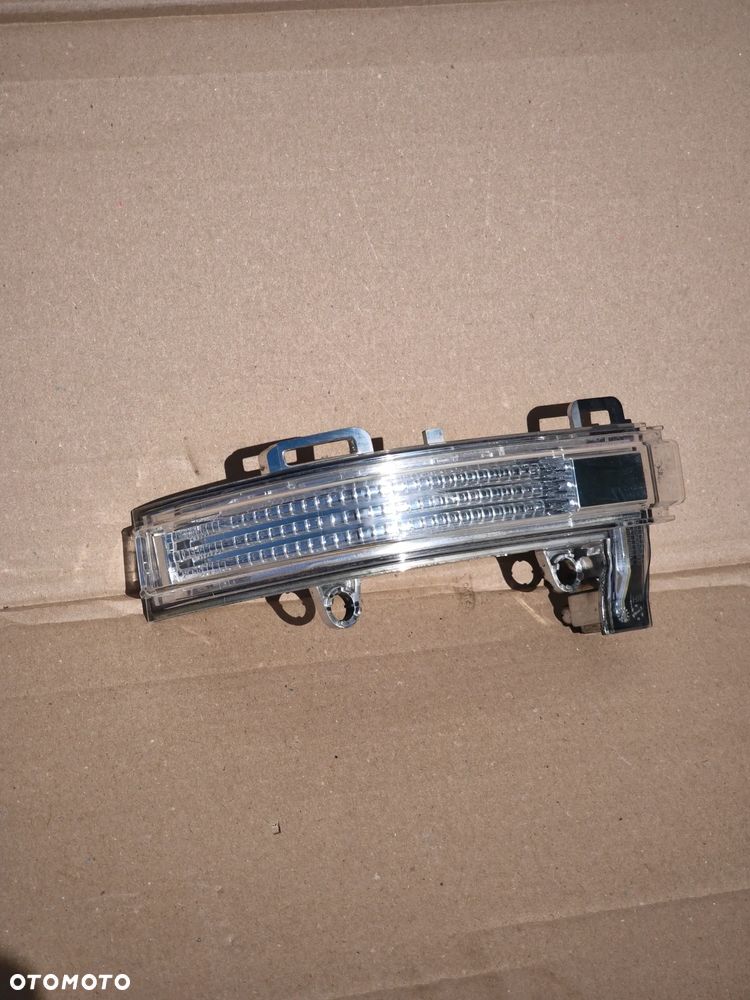 Kierunkowskaz prawy VW Crafter II MAN TGE 16-26r 7c1949102a - 2