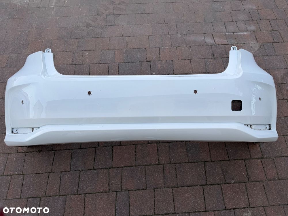 ZDERZAK TYLNY TYŁ TOYOTA COROLLA E21 18-> SEDAN KOLOR BIAŁY 040 OTWORY PDC