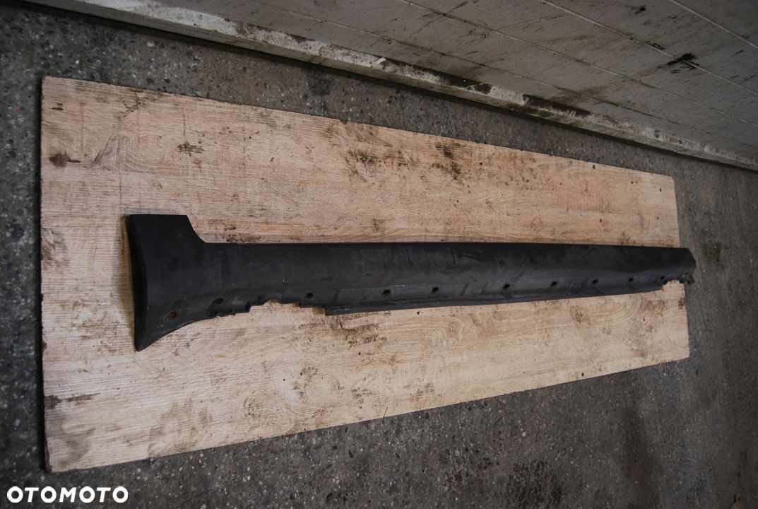 LISTWA PROGOWA PRAWA AUDI A4 B6 B7 KOMBI 8E0853860 - 2