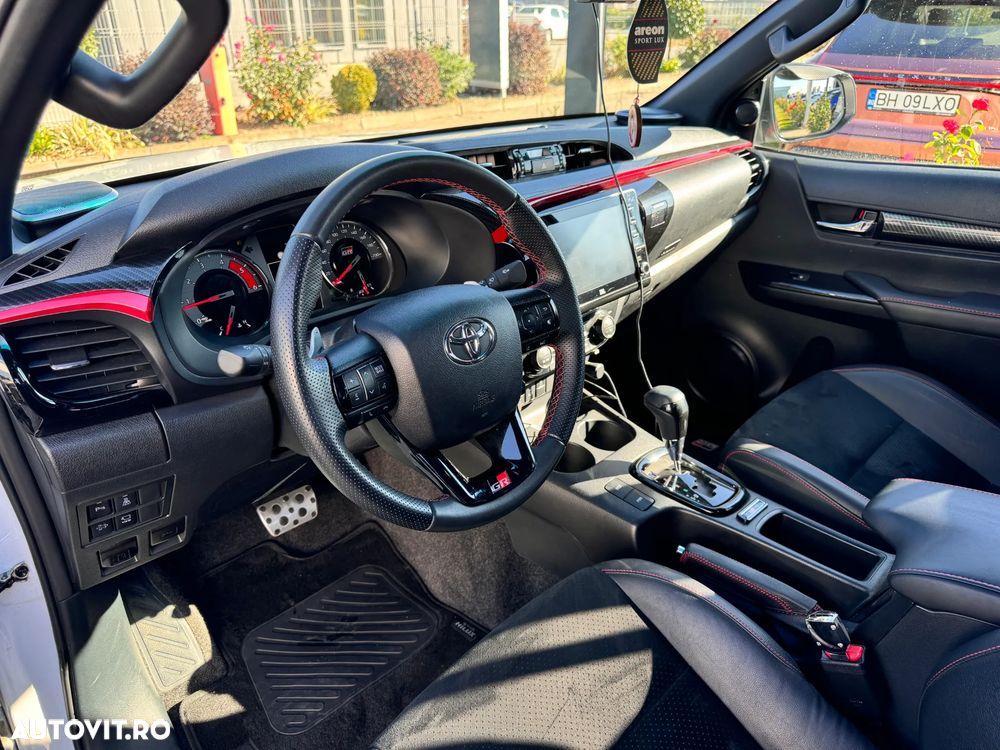 Toyota Hilux 2.8D 204CP 4x4 Double Cab AT GR Sport - 13