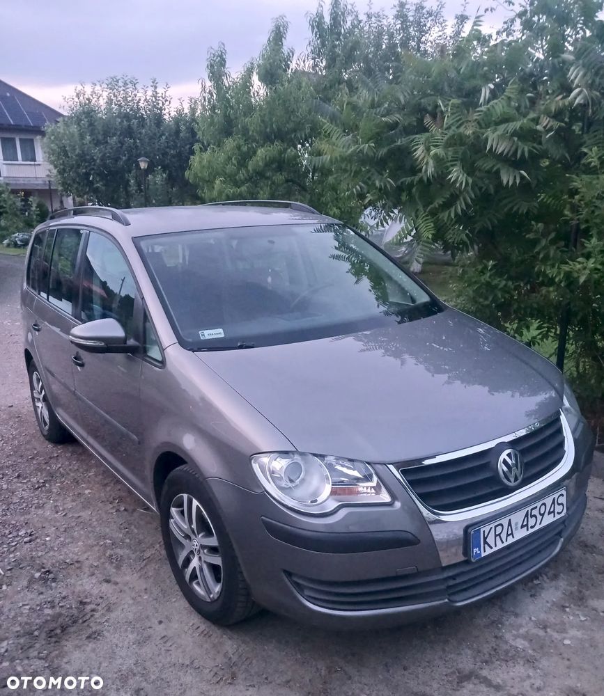 Volkswagen Touran - 1