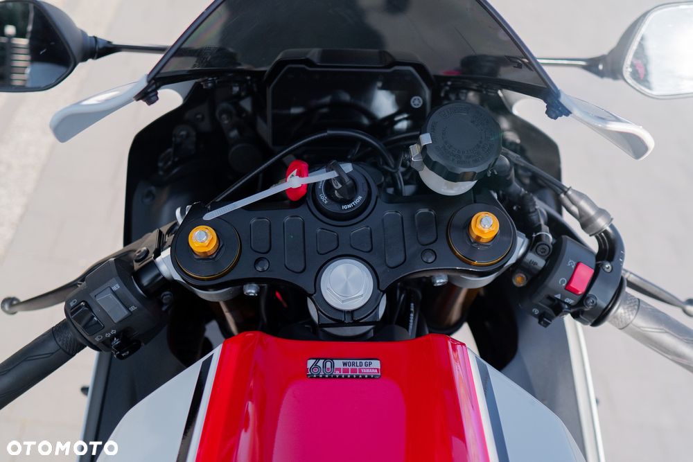Yamaha R7 - 25