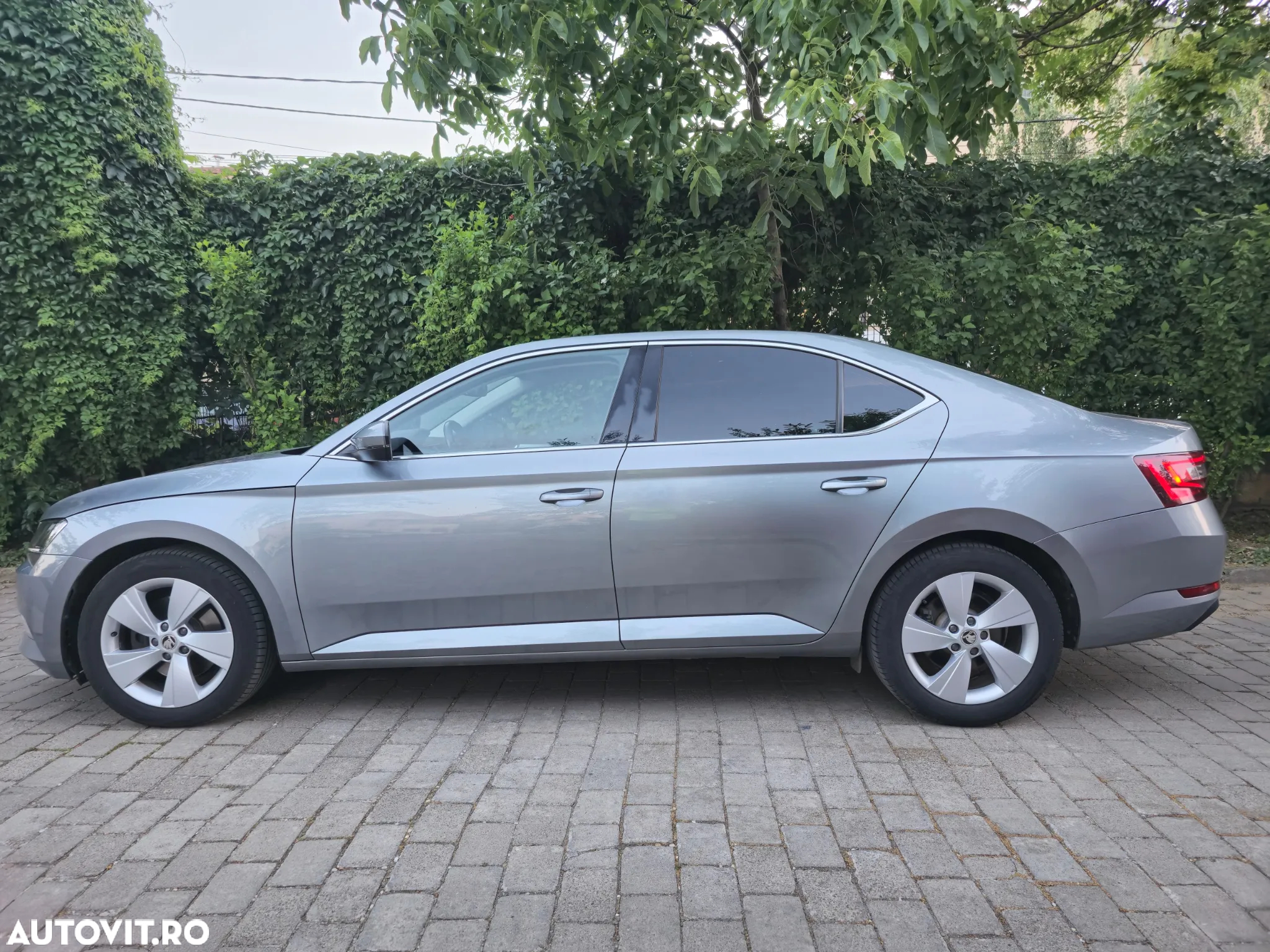 Skoda Superb 2.0 TDI Ambition - 4