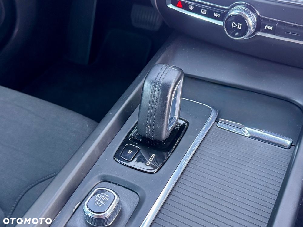 Volvo V60 B3 B DKG Momentum Pro - 35