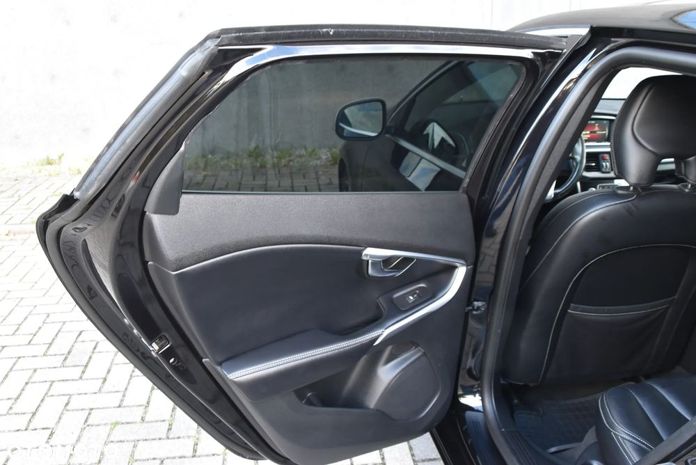 Volvo V40 D3 R-Design - 16