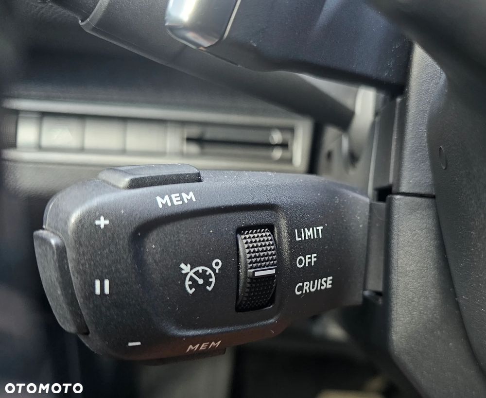 Peugeot 3008 1.2 PureTech Active Pack S&S EAT8 - 19