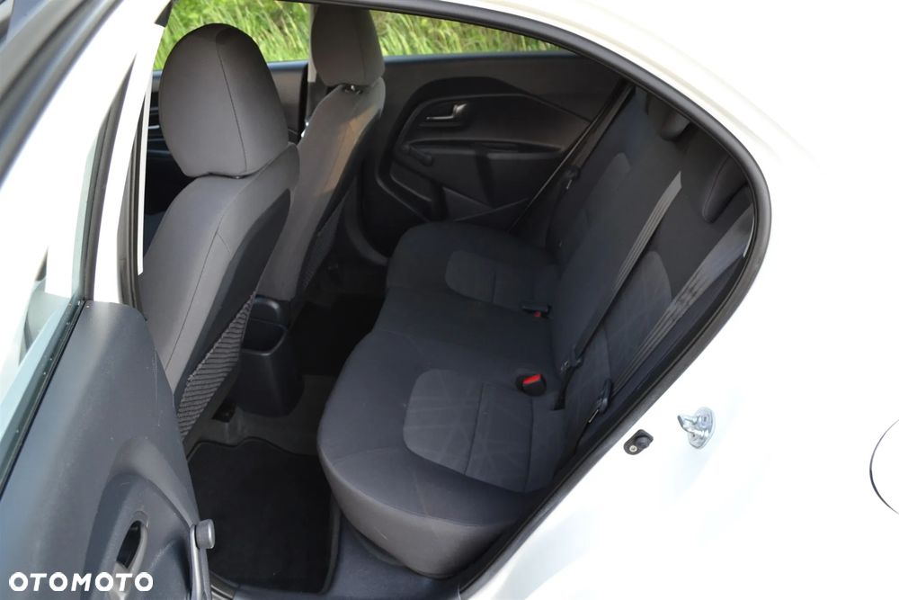 Kia Rio 1.2 Business Line - 12