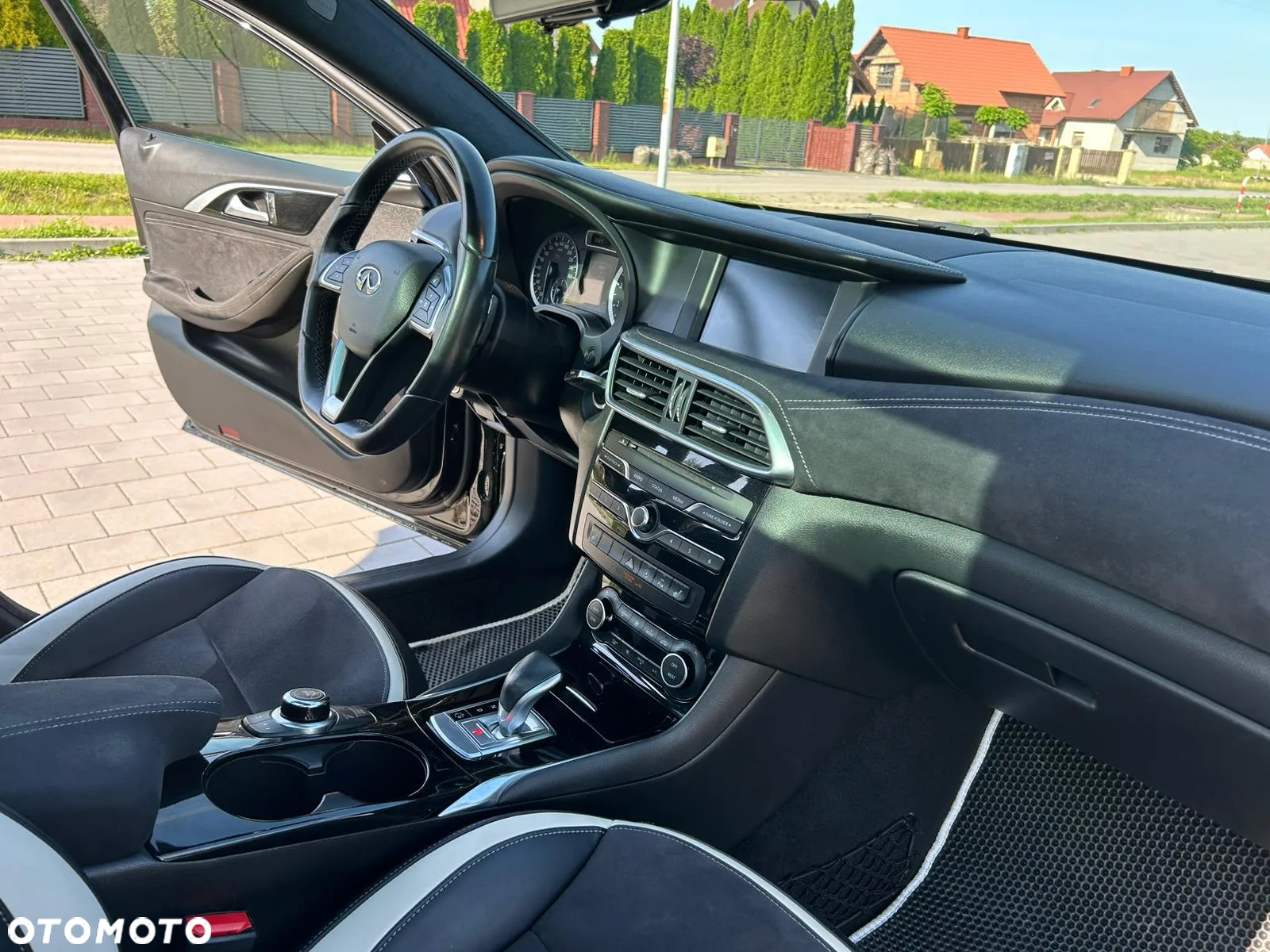Infiniti Q30 - 11