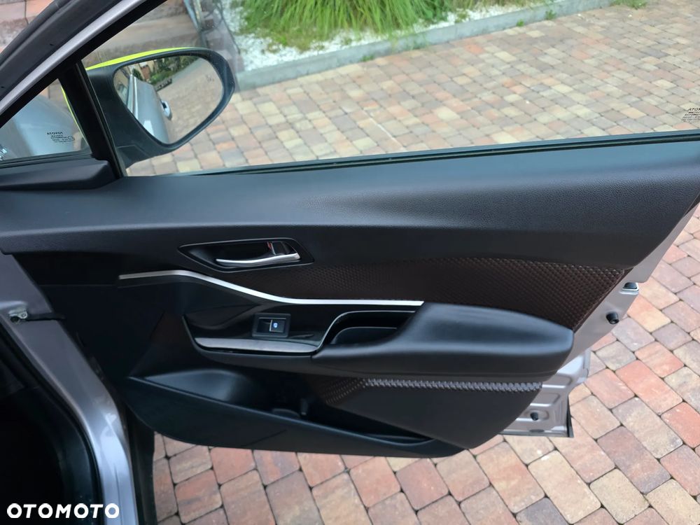 Toyota C-HR 1.8 Hybrid Neon Lime powered by JBL - 18