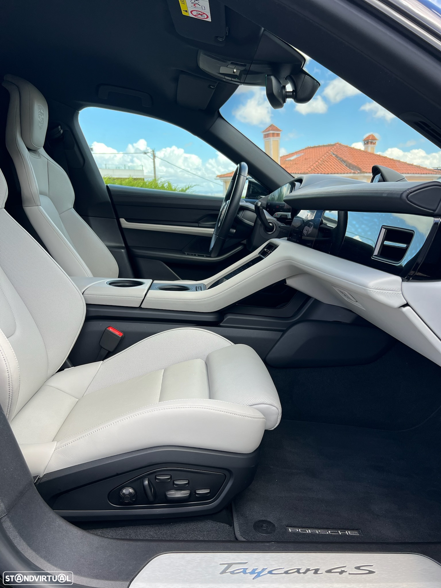 Porsche Taycan Cross Turismo 4S - 36