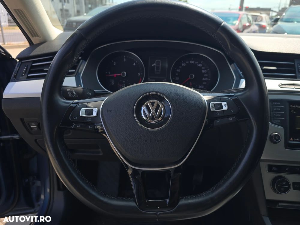Volkswagen Passat 2.0 TDI (BlueMotion Technology) Comfortline - 24