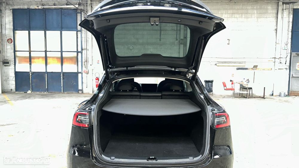 Tesla Model Y Performance Dual Motor AWD - 9