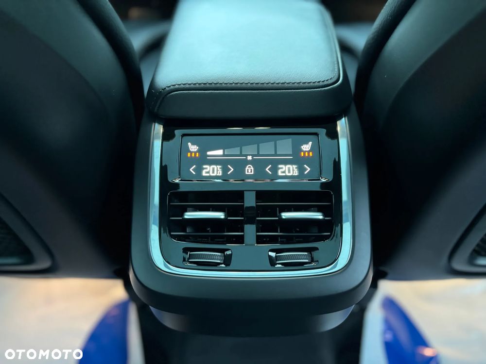Volvo XC 60 B4 D AWD Plus Dark - 18