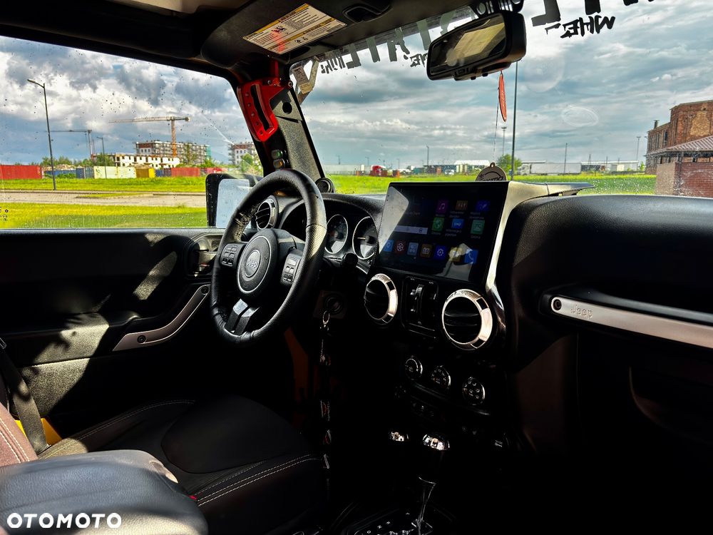 Jeep Wrangler 3.6 Unlim Sahara - 32