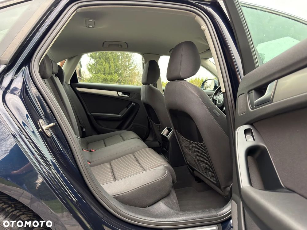 Audi A4 Limousine 2.0 TFSI quattro Attraction - 33