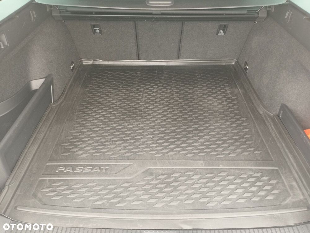 Volkswagen Passat - 28