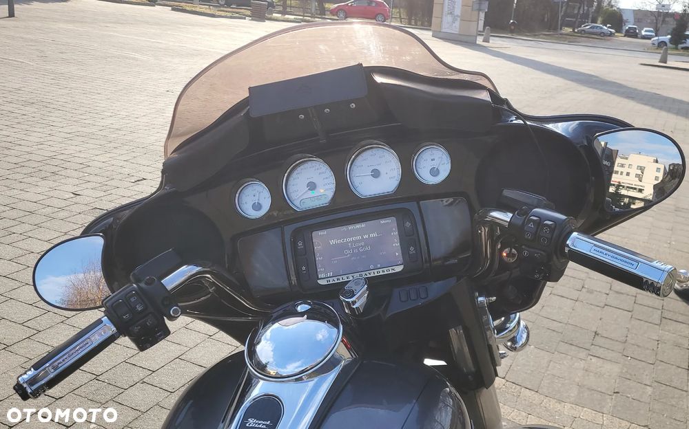 Harley-Davidson Touring Street Glide - 13