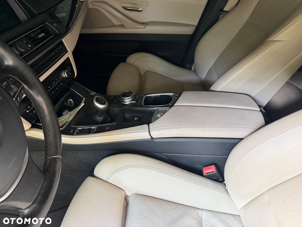 BMW Seria 5 520d Luxury Line - 13