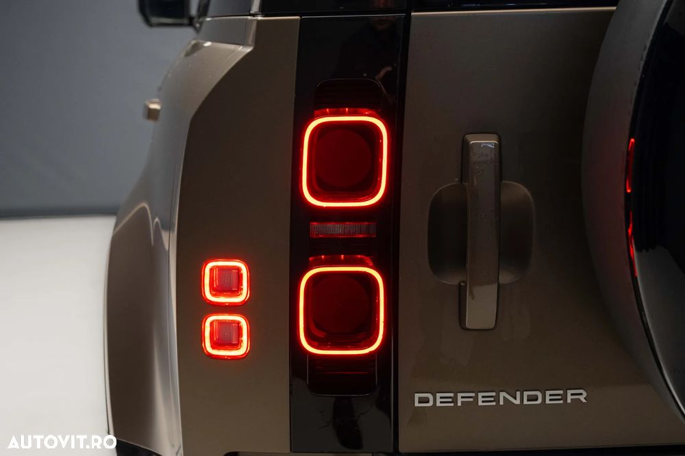 Land Rover Defender - 24