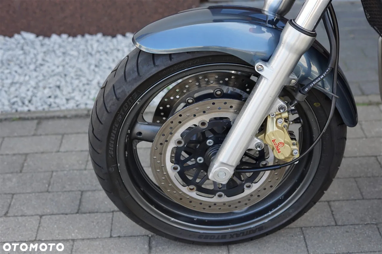 Suzuki GSX - 33