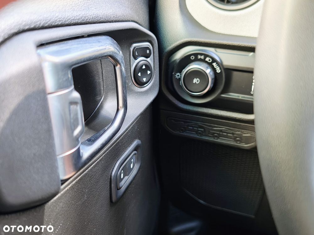 Jeep Wrangler Unlimited GME 2.0 Turbo Sahara - 16