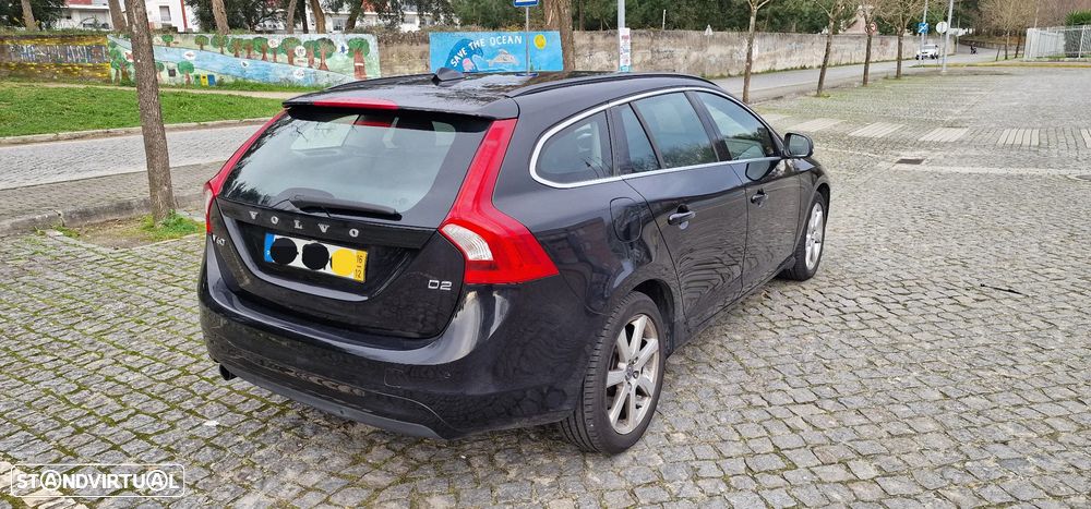 Volvo V60 2.0 D2 Momentum - 3
